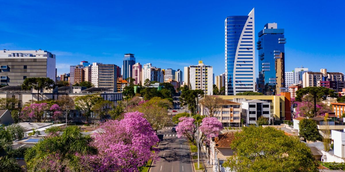 Como o turismo impacta o mercado de imóveis em Curitiba?